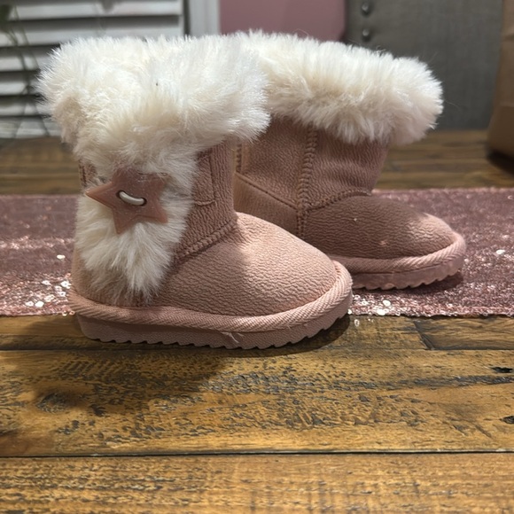 Cozy Pink Kids' Boots with Faux Fur Trim - Picture 3 of 7